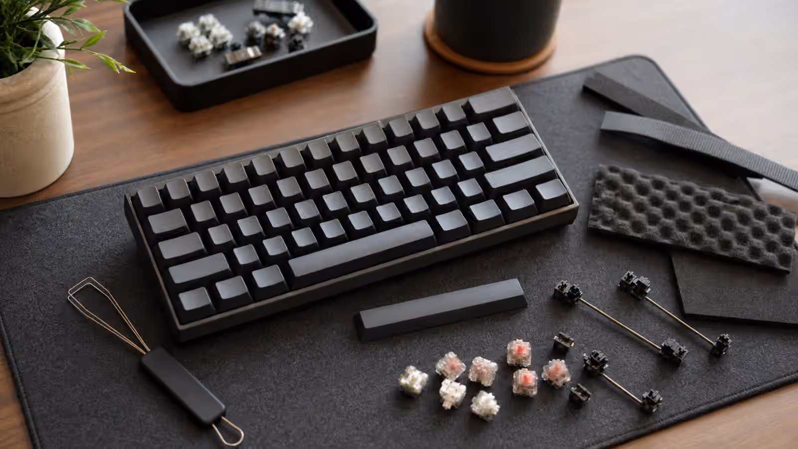 Quiet keyboard setup with dampening parts and blank keycaps on a desk mat